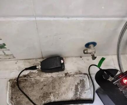 东至屋顶漏水维修公司分享下卫生间漏水的危害及解决方法